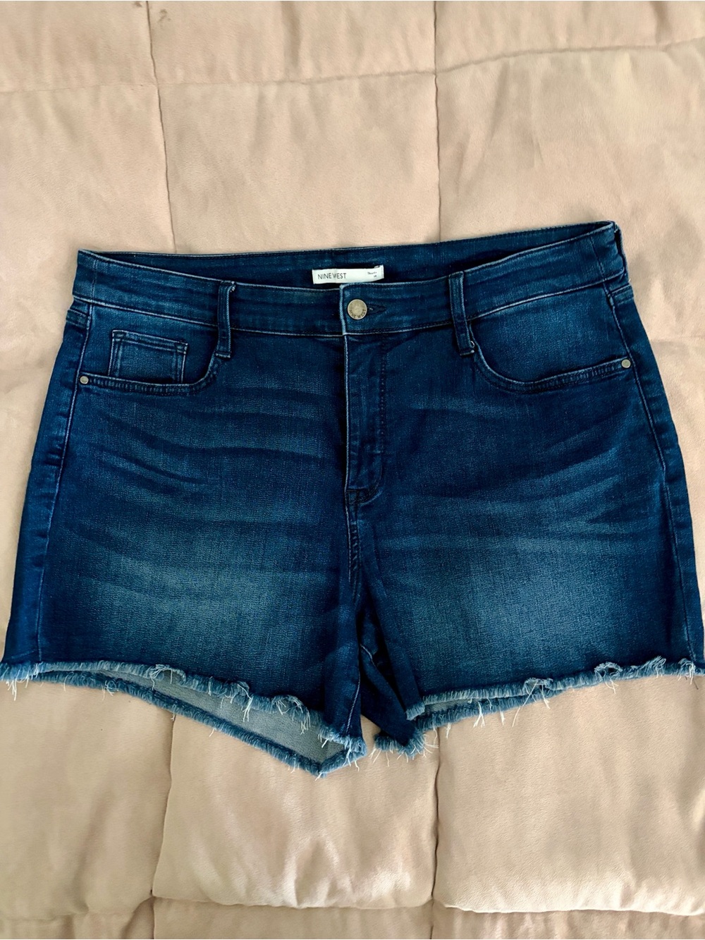 Nine West Dark Blue Wash Soft Stretch Denim Shorts Sz 14 Fray Hem Like New